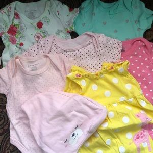 6 pieces Onesies with Free baby hat